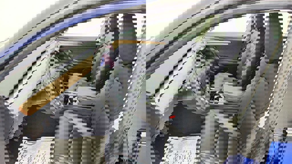 Used 2023 Tesla Model 3 Standard Range image 24