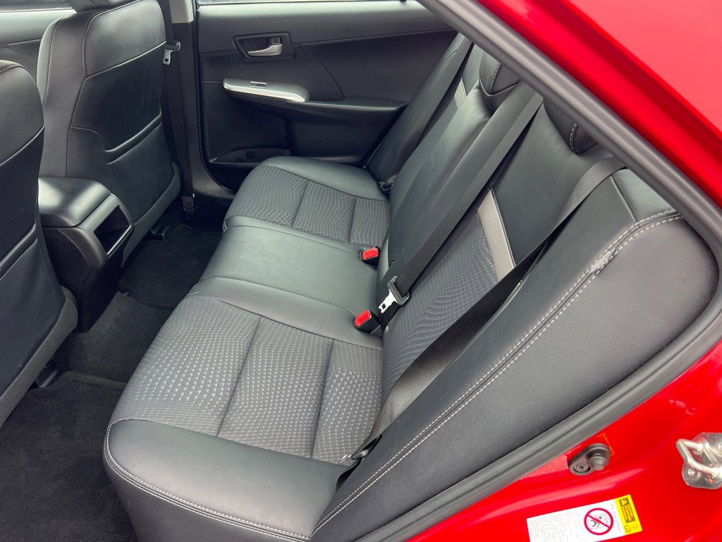 Used 2014 Toyota Camry L image 13