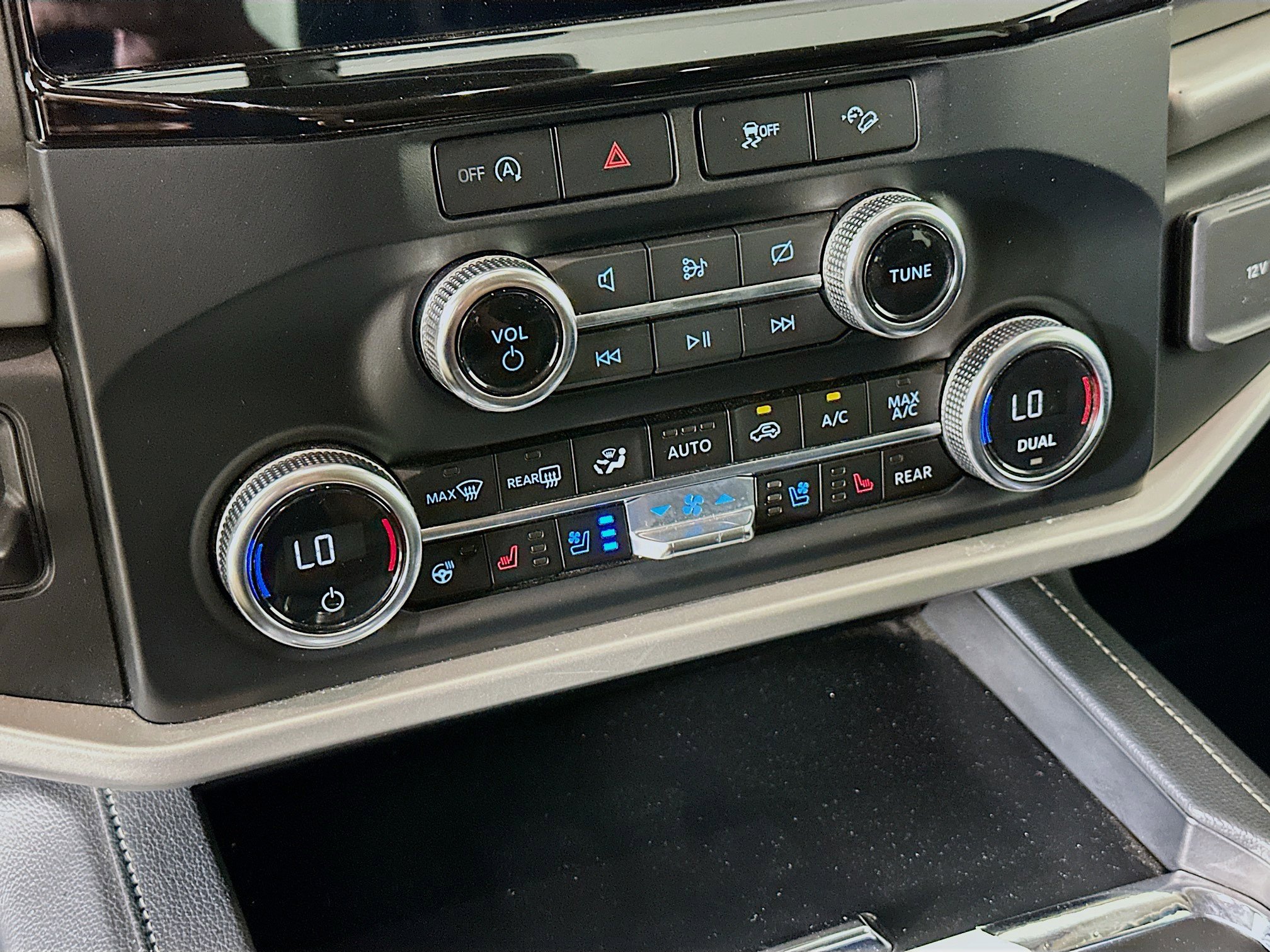 Used 2024 Ford Expedition Max XLT image 24