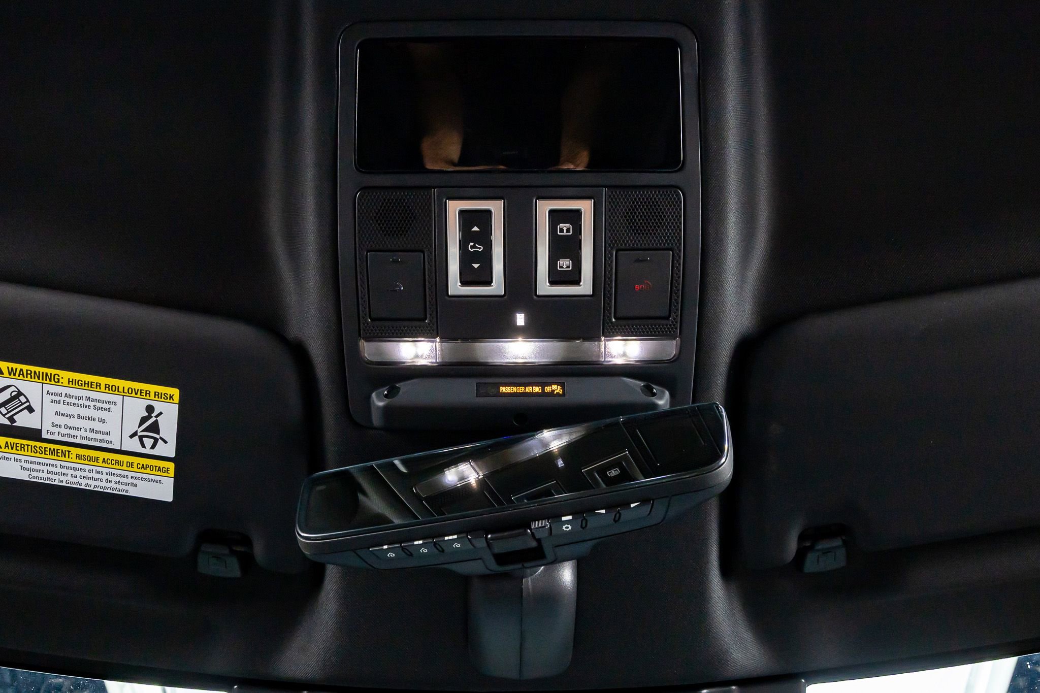 Used 2025 Land Rover Defender 110 X-Dynamic SE image 27