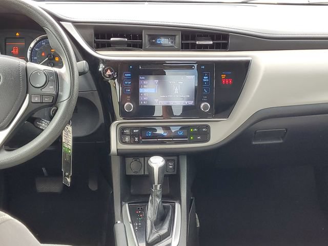 Used 2018 Toyota Corolla LE FWD image 27
