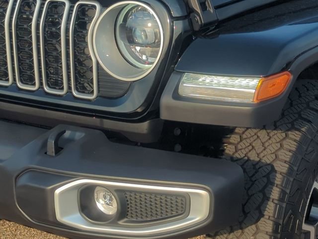 Used 2025 Jeep Wrangler Sahara image 9