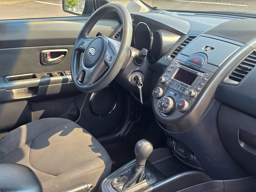 Used 2011 Kia Soul + w/ Audio Pkg FWD image 17