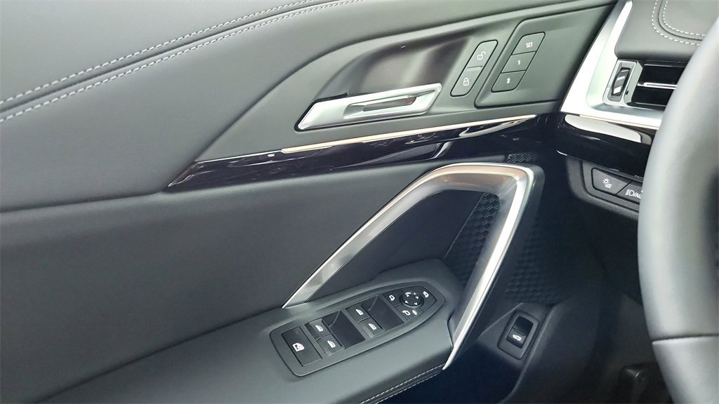 Used 2025 BMW X1 xDrive28i w/ Technology Package image 40