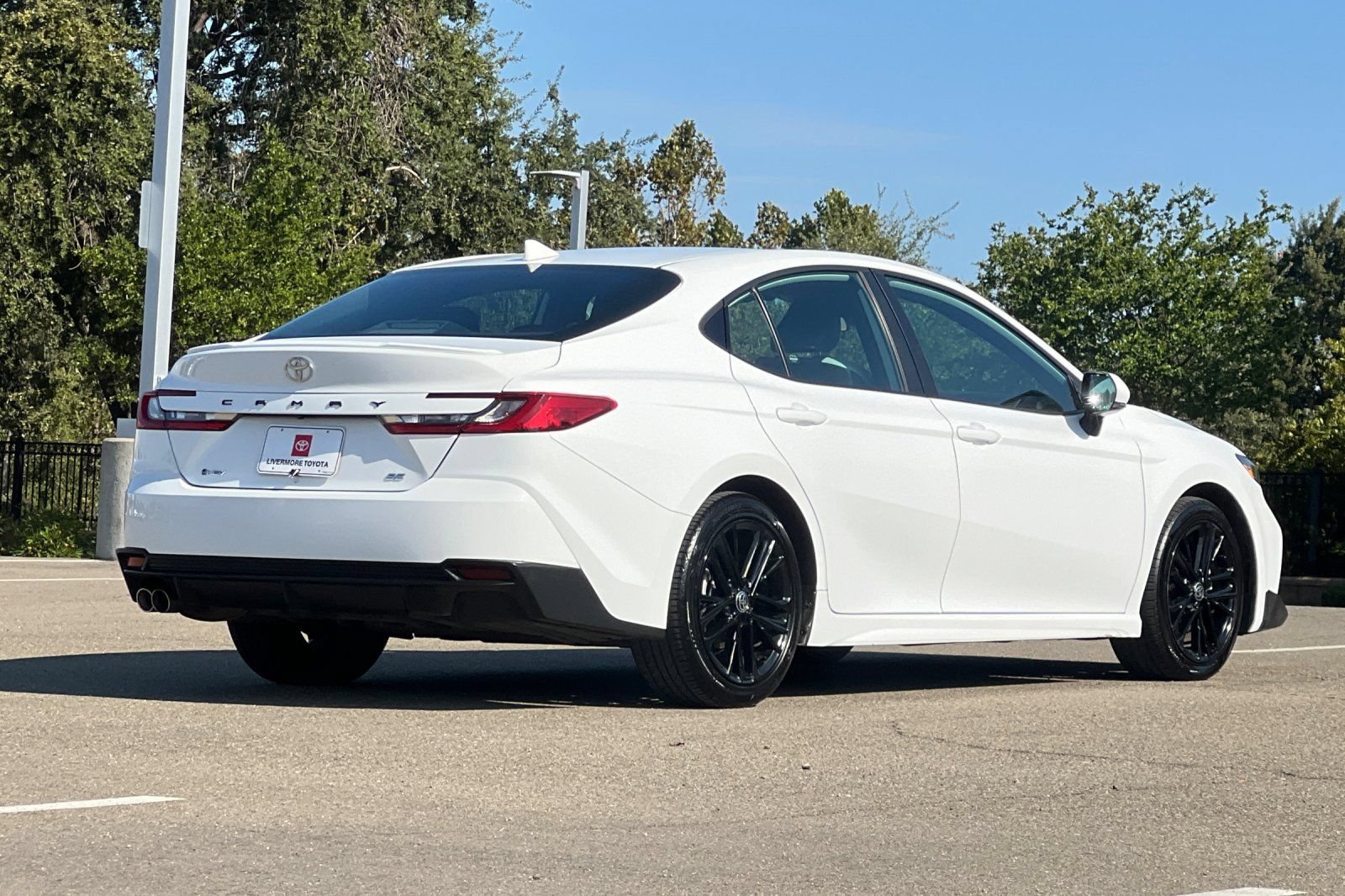Certified 2025 Toyota Camry SE FWD image 4
