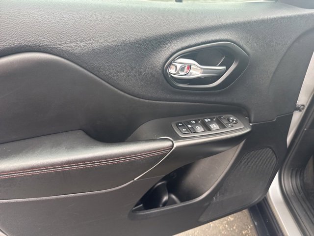 Used 2022 Jeep Cherokee Trailhawk w/ Comfort/Convenience Group image 11