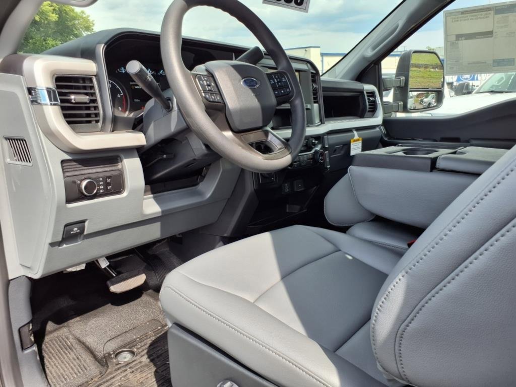 New 2026 Ford F550 4x4 Crew Cab image 13