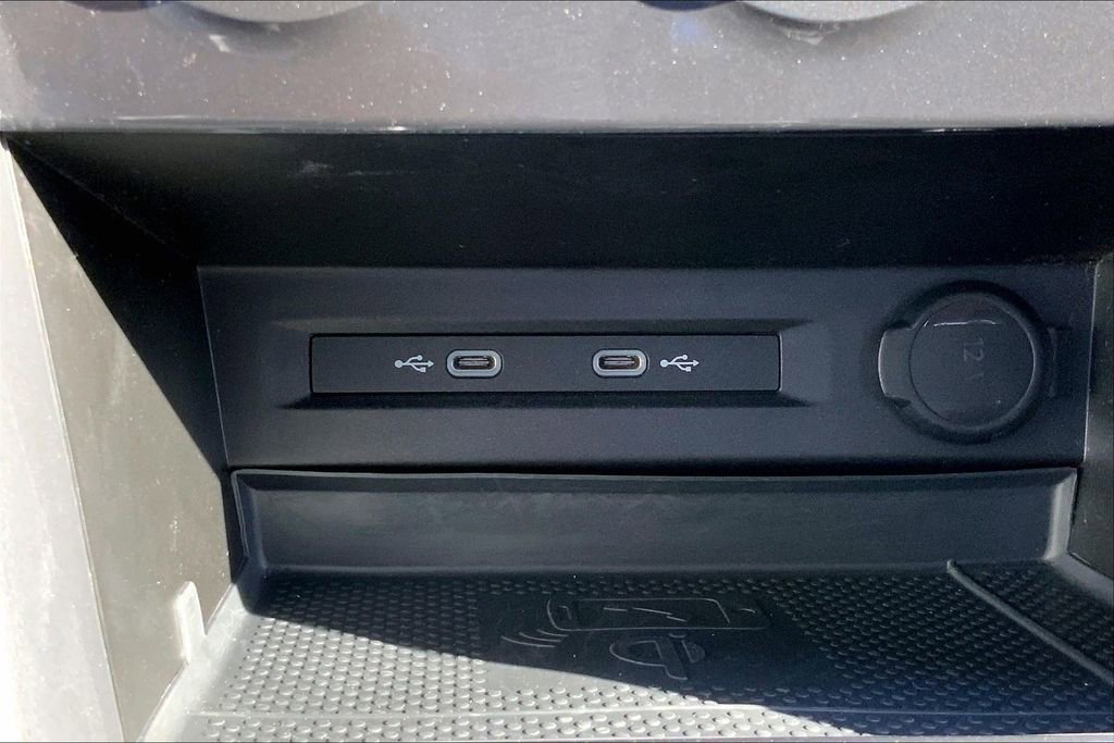 Used 2021 Volkswagen Tiguan SE w/ 3-Row Tiguan MDO Package image 31