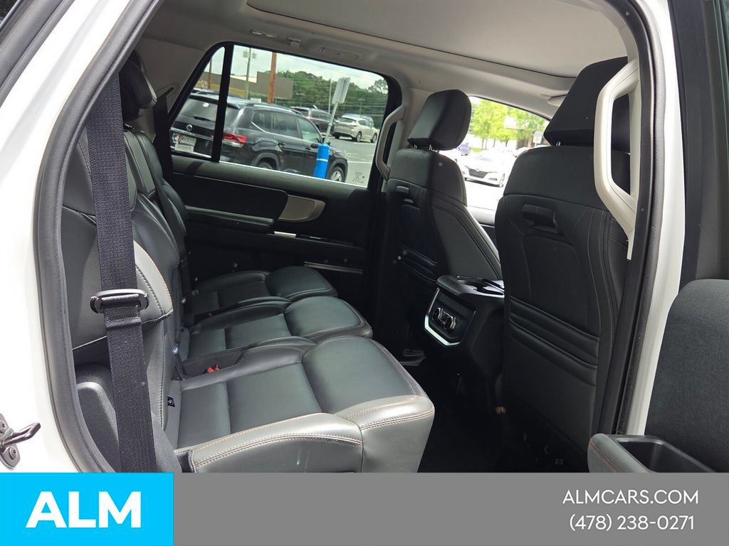 Used 2025 Ford Expedition Active AWD/4WD image 18