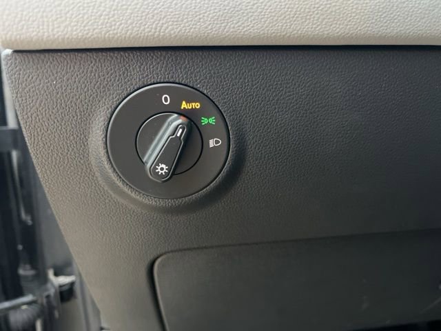 Used 2024 Volkswagen Taos SE image 13