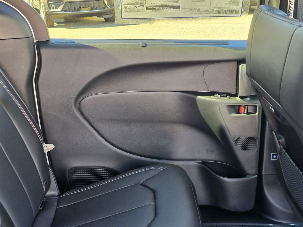 New 2026 Chrysler Pacifica Select image 37