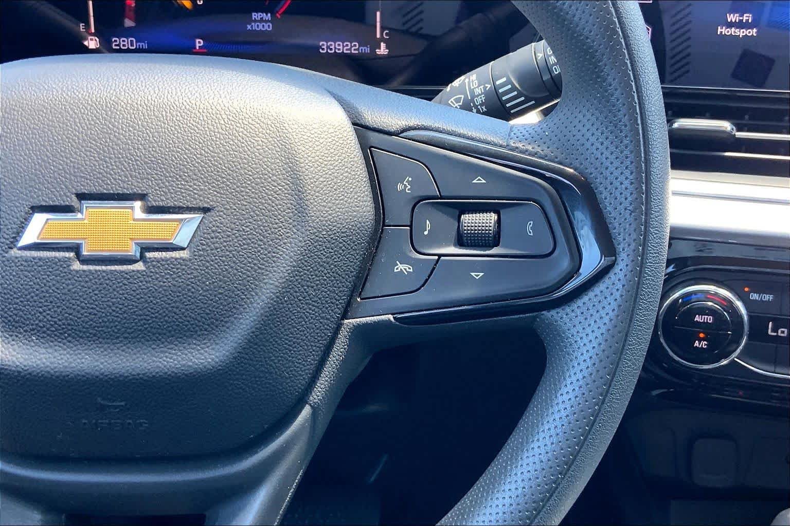 Used 2025 Chevrolet Trax LT FWD image 24