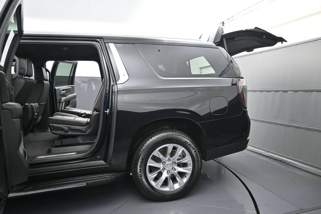 Used 2026 Chevrolet Suburban Premier AWD/4WD image 12