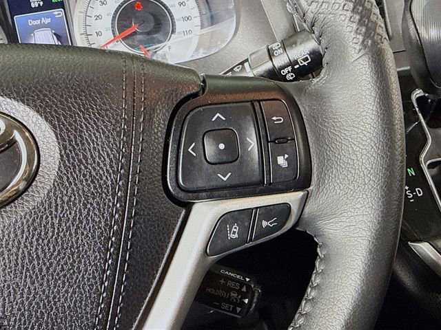 Used 2020 Toyota Sienna SE w/ SE Preferred Package FWD image 14