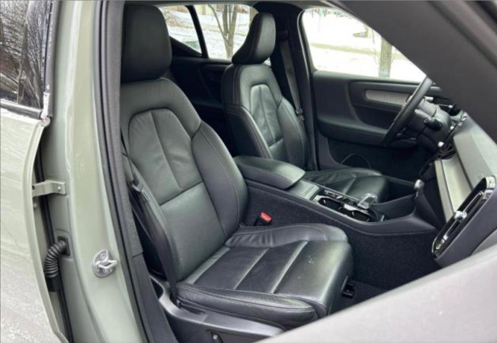 Used 2023 Volvo XC40 B5 Ultimate w/ Protection Package Premier image 12