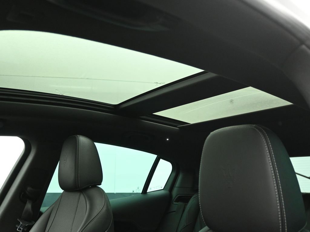 Used 2023 Maserati Grecale Modena image 11