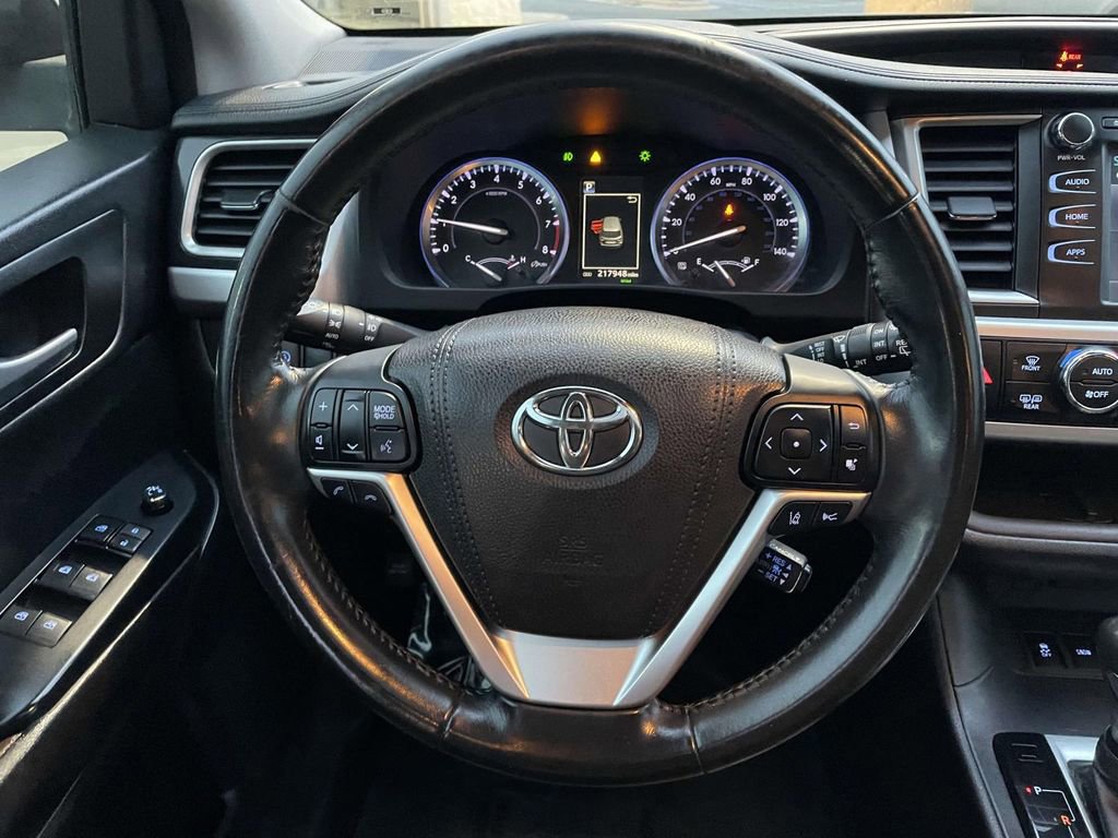 Used 2017 Toyota Highlander XLE image 23
