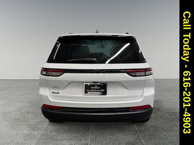 Used 2025 Jeep Grand Cherokee Altitude image 23