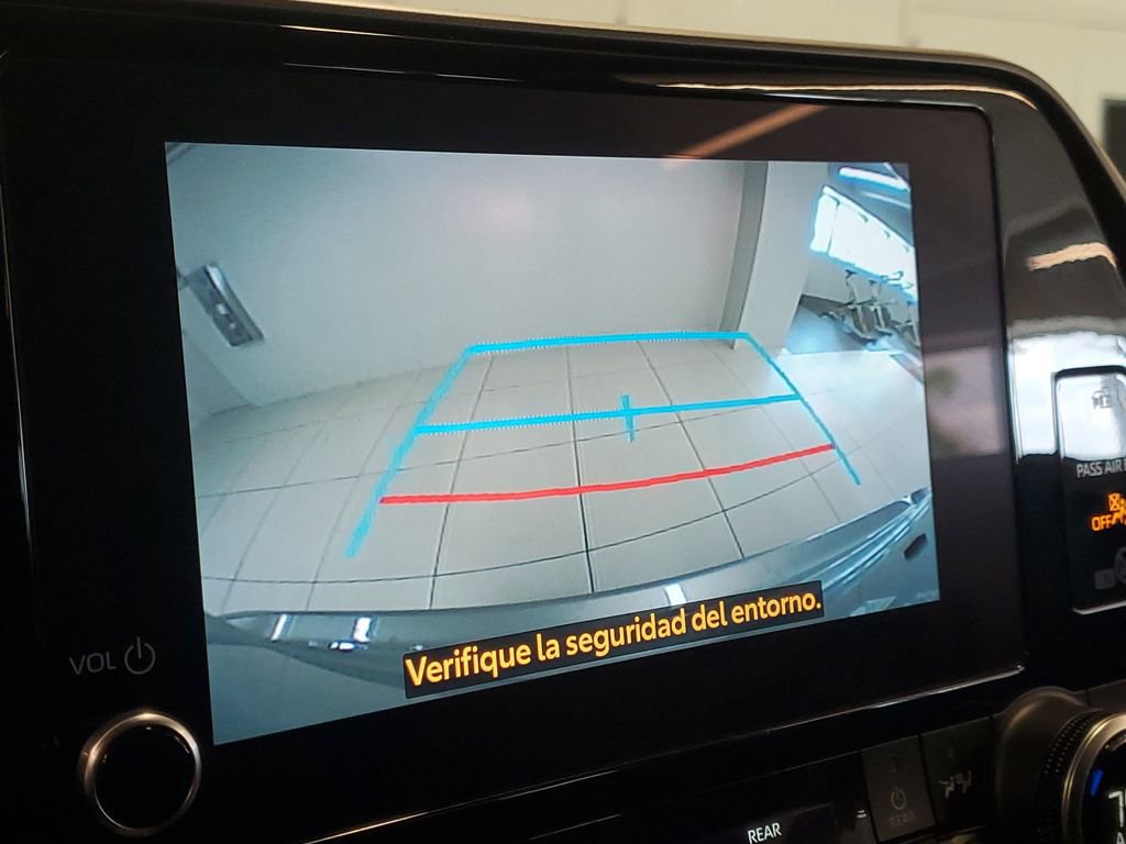 Used 2024 Toyota Highlander LE image 28