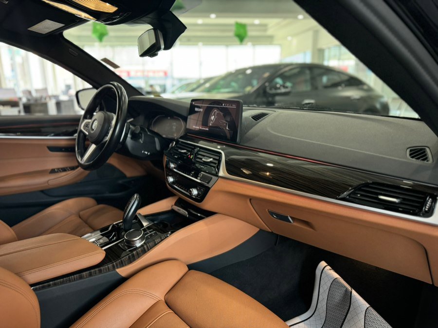 Used 2023 BMW 530i w/ M Sport Package RWD image 19