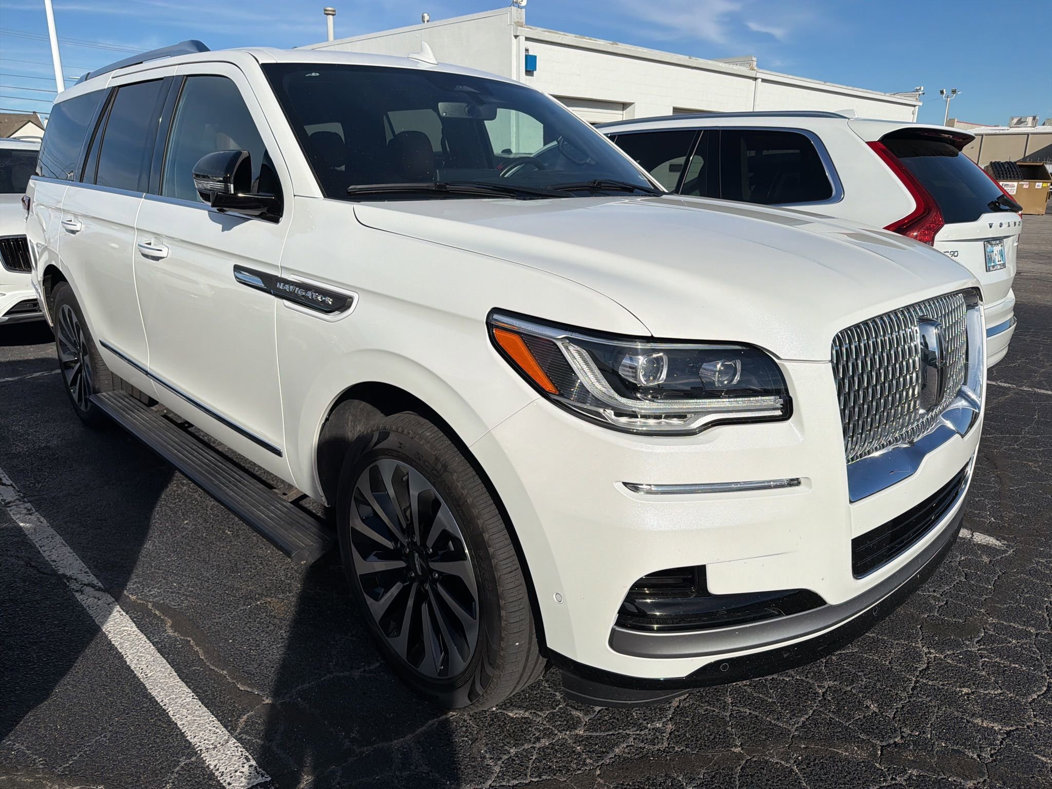 Used 2024 Lincoln Navigator Reserve image 3