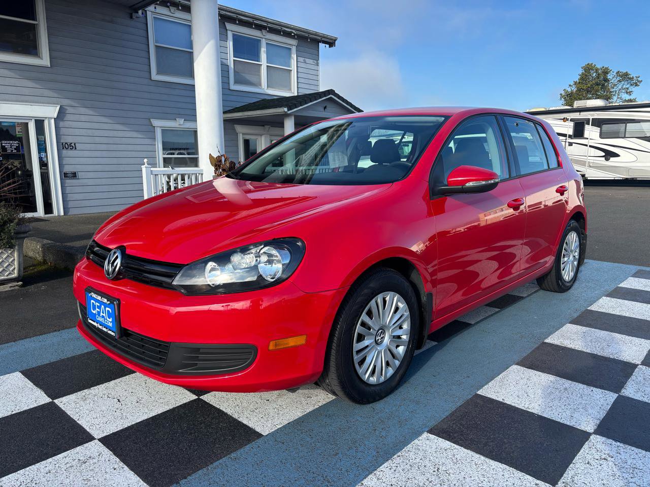 Used 2014 Volkswagen Golf 4-Door FWD image 2