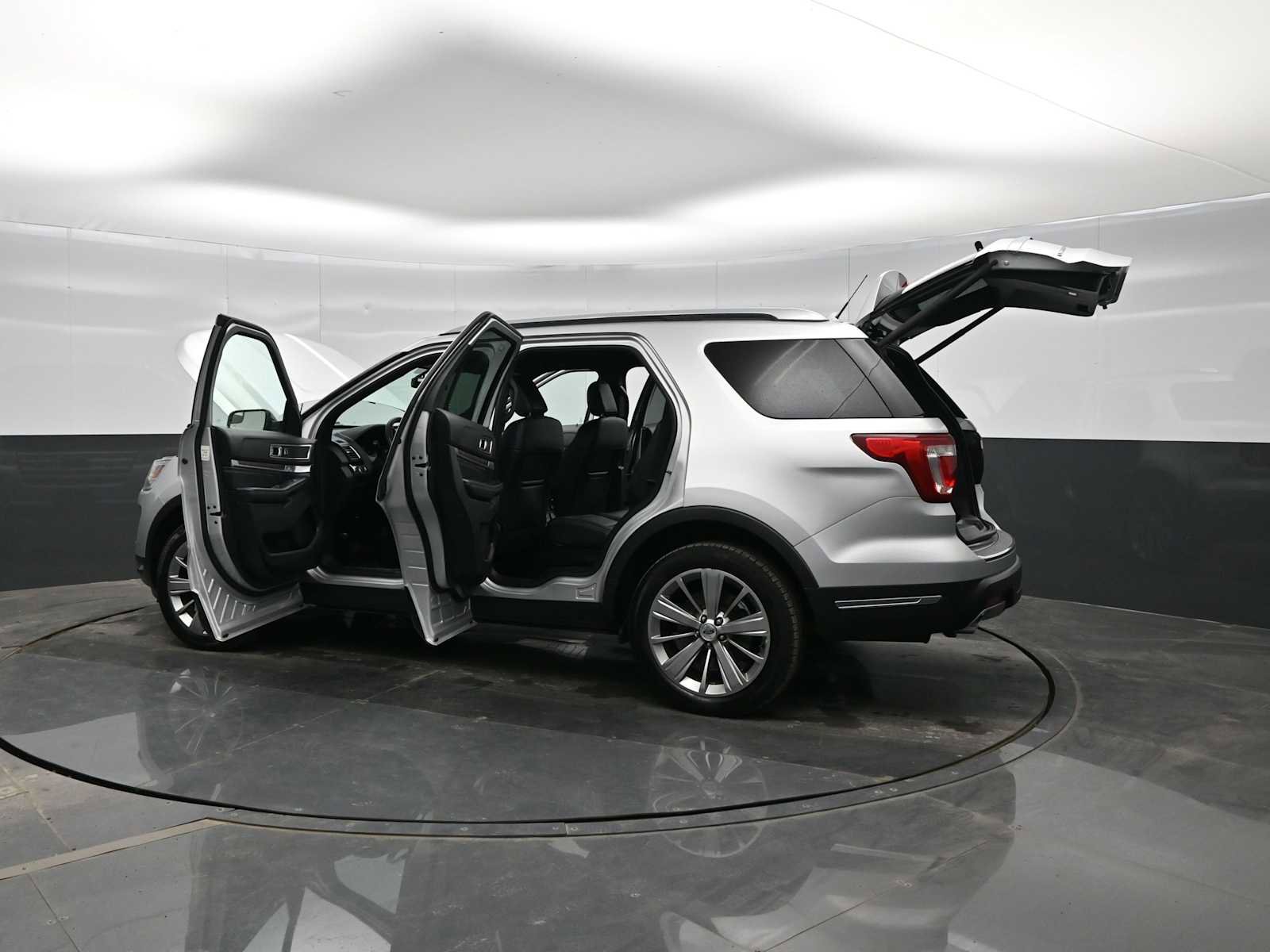 Used 2018 Ford Explorer Limited image 41