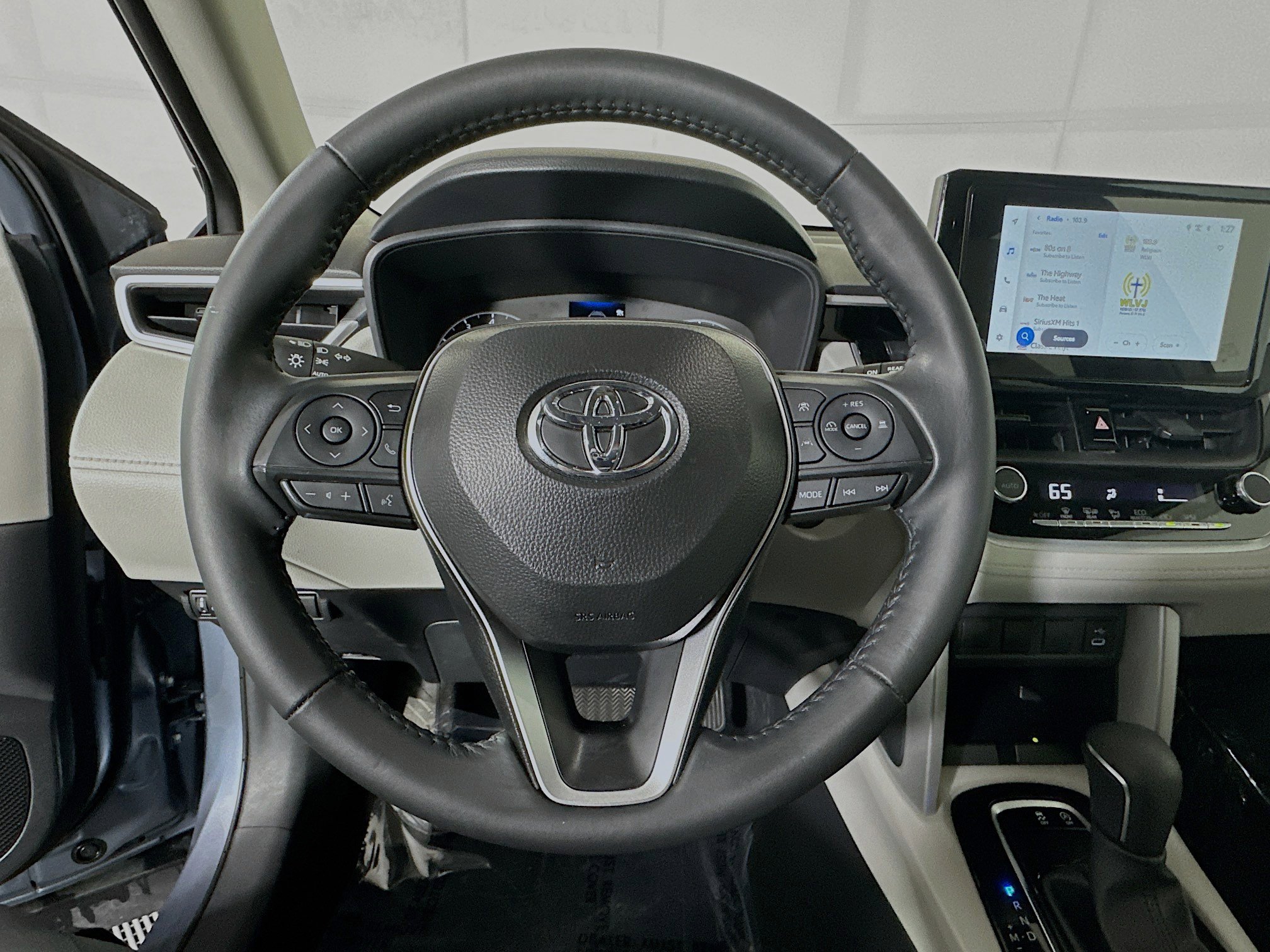 Used 2025 Toyota Corolla Cross LE FWD image 15
