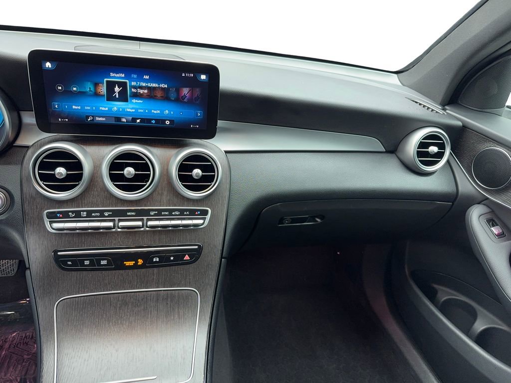 Used 2021 Mercedes-Benz GLC 300 4MATIC w/ Premium Package image 10