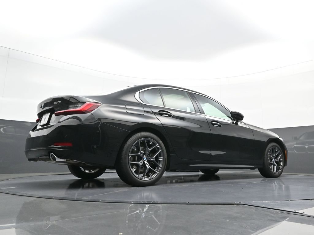 New 2025 BMW 330i xDrive Sedan w/ Convenience Package AWD/4WD image 27