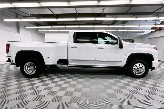 Used 2024 Chevrolet Silverado 3500 High Country w/ High Country Premium Package AWD/4WD image 16
