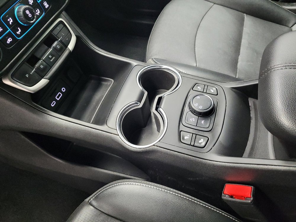 Used 2023 GMC Terrain SLT image 26