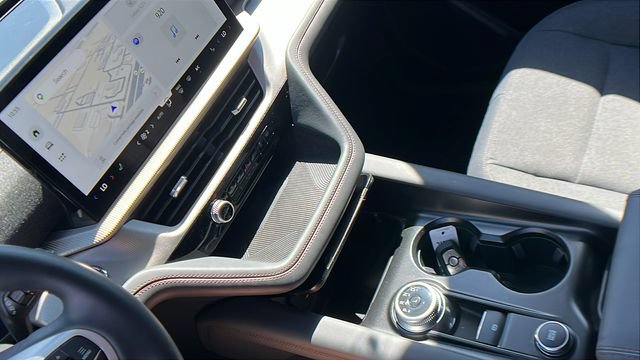 Used 2025 Ford Explorer Active RWD image 29