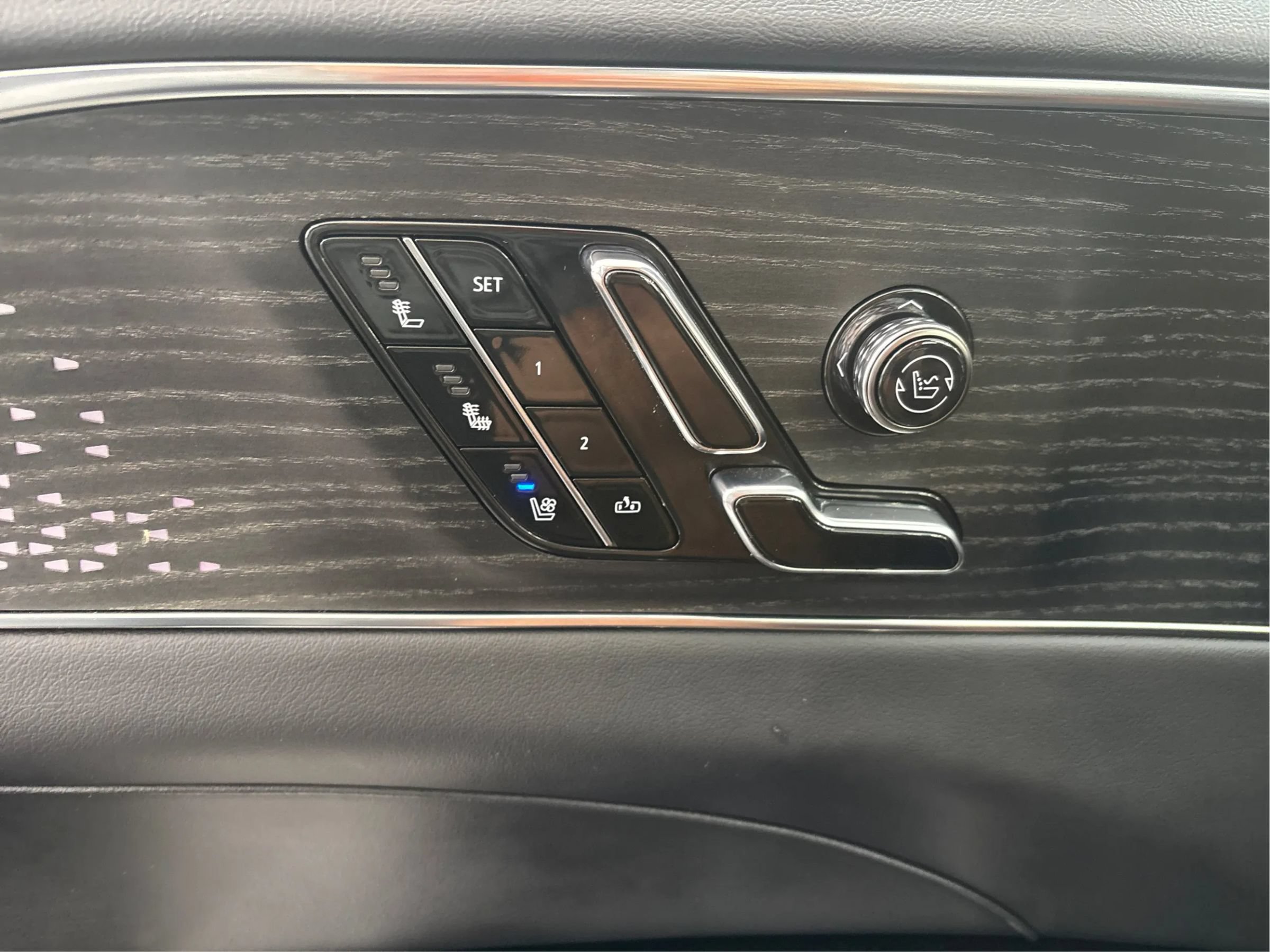 Used 2023 Cadillac Lyriq AWD image 24