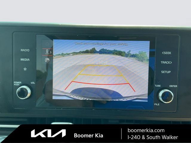 Used 2024 Kia Carnival LX FWD image 26