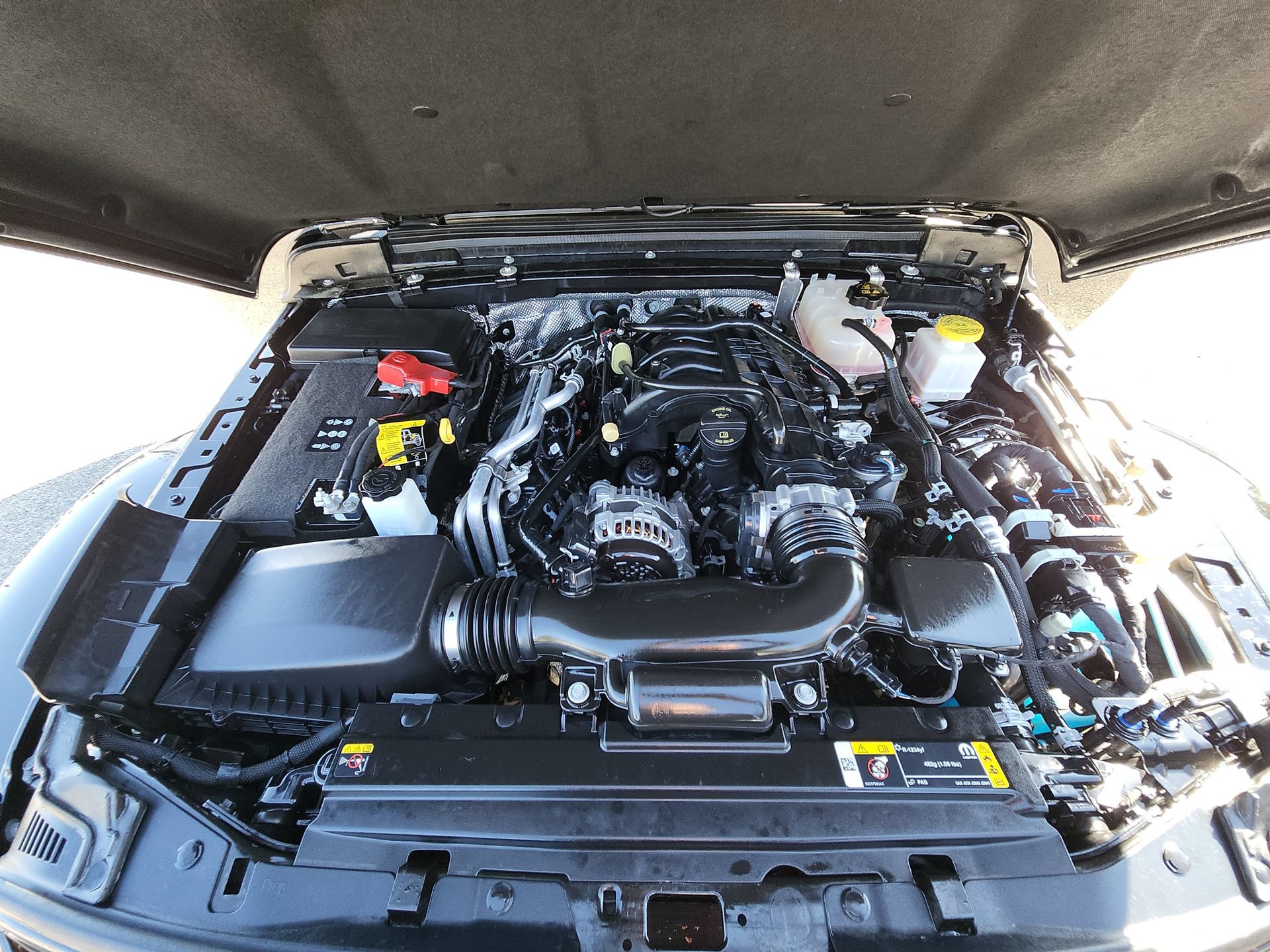 Certified 2025 Jeep Gladiator Sport AWD/4WD image 17