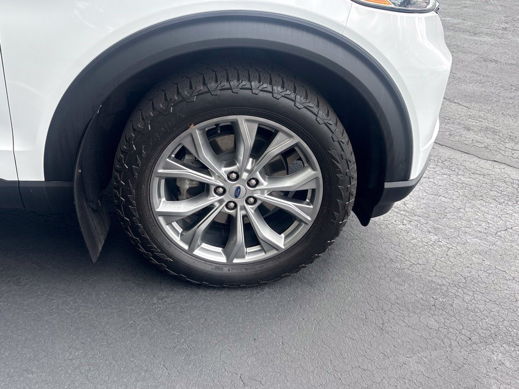 Used 2020 Ford Explorer XLT w/ Equipment Group 202A AWD/4WD image 18