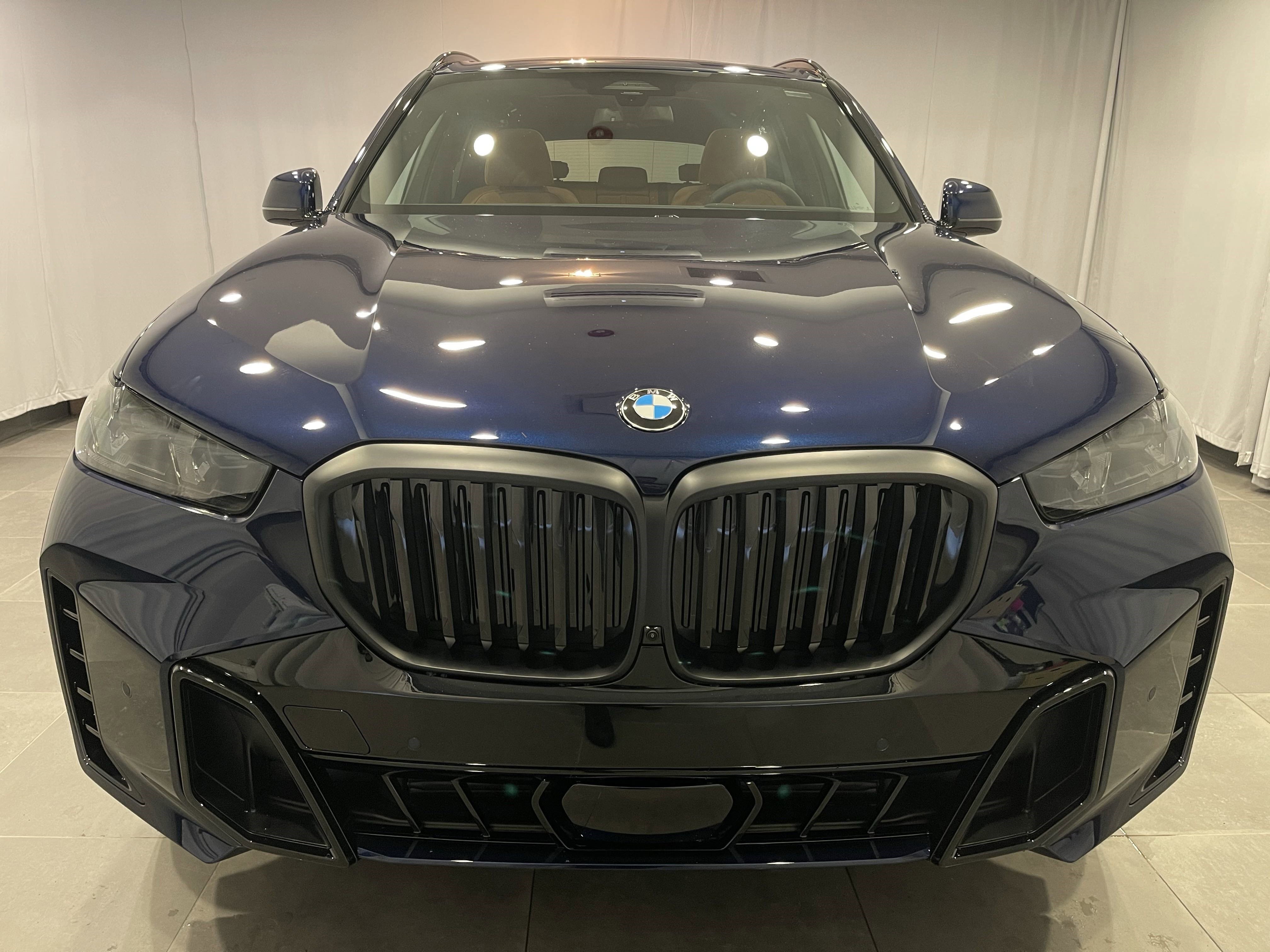 New 2026 BMW X5 xDrive40i w/ M Sport Package AWD/4WD image 2