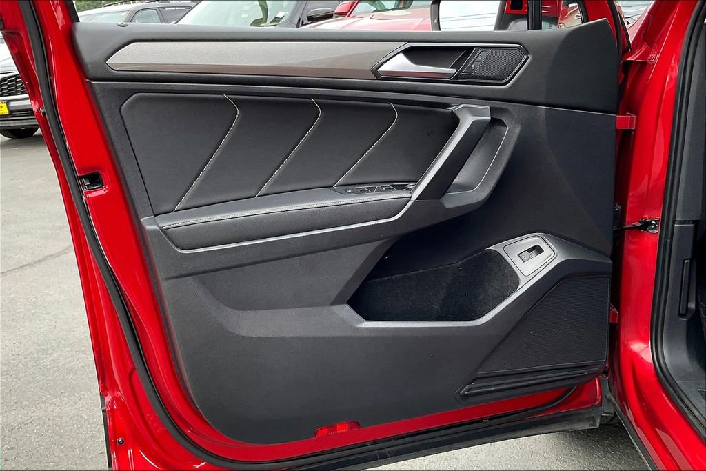 Used 2022 Volkswagen Tiguan SE image 52