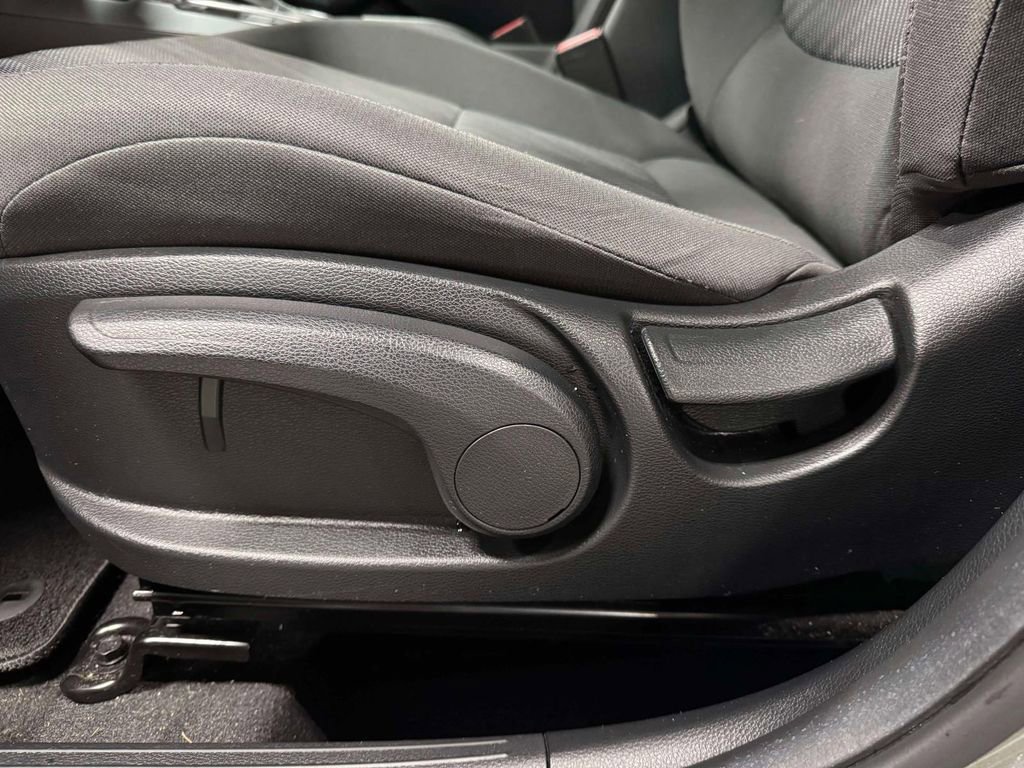 Used 2023 Kia Seltos LX image 13