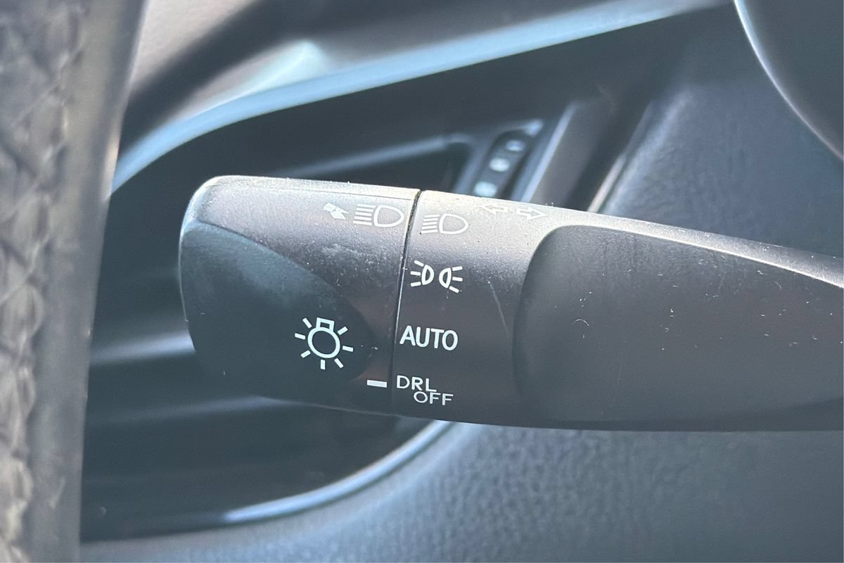 Used 2018 Toyota C-HR XLE FWD image 17