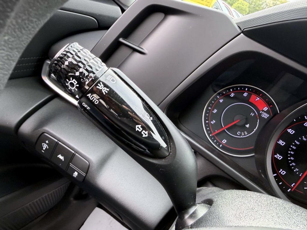 Used 2023 Hyundai Elantra SEL FWD image 29