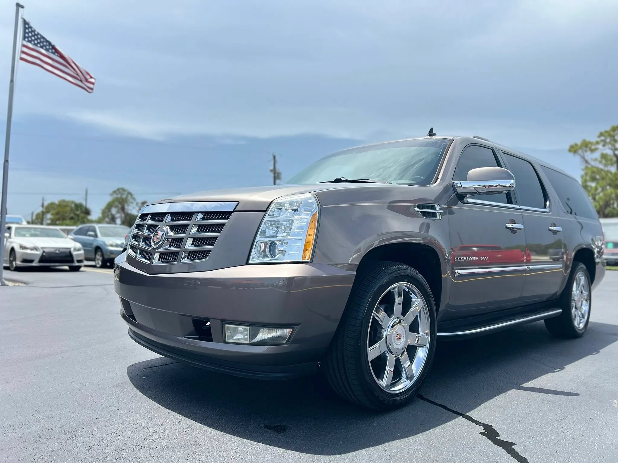 Used 2013 Cadillac Escalade ESV Luxury RWD image 5