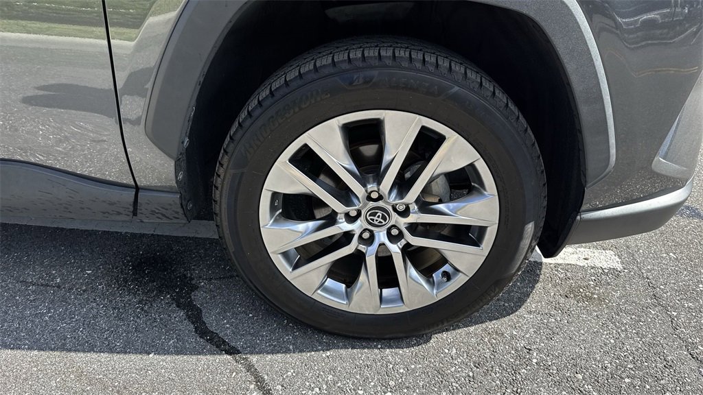 Used 2021 Toyota RAV4 XLE Premium image 60