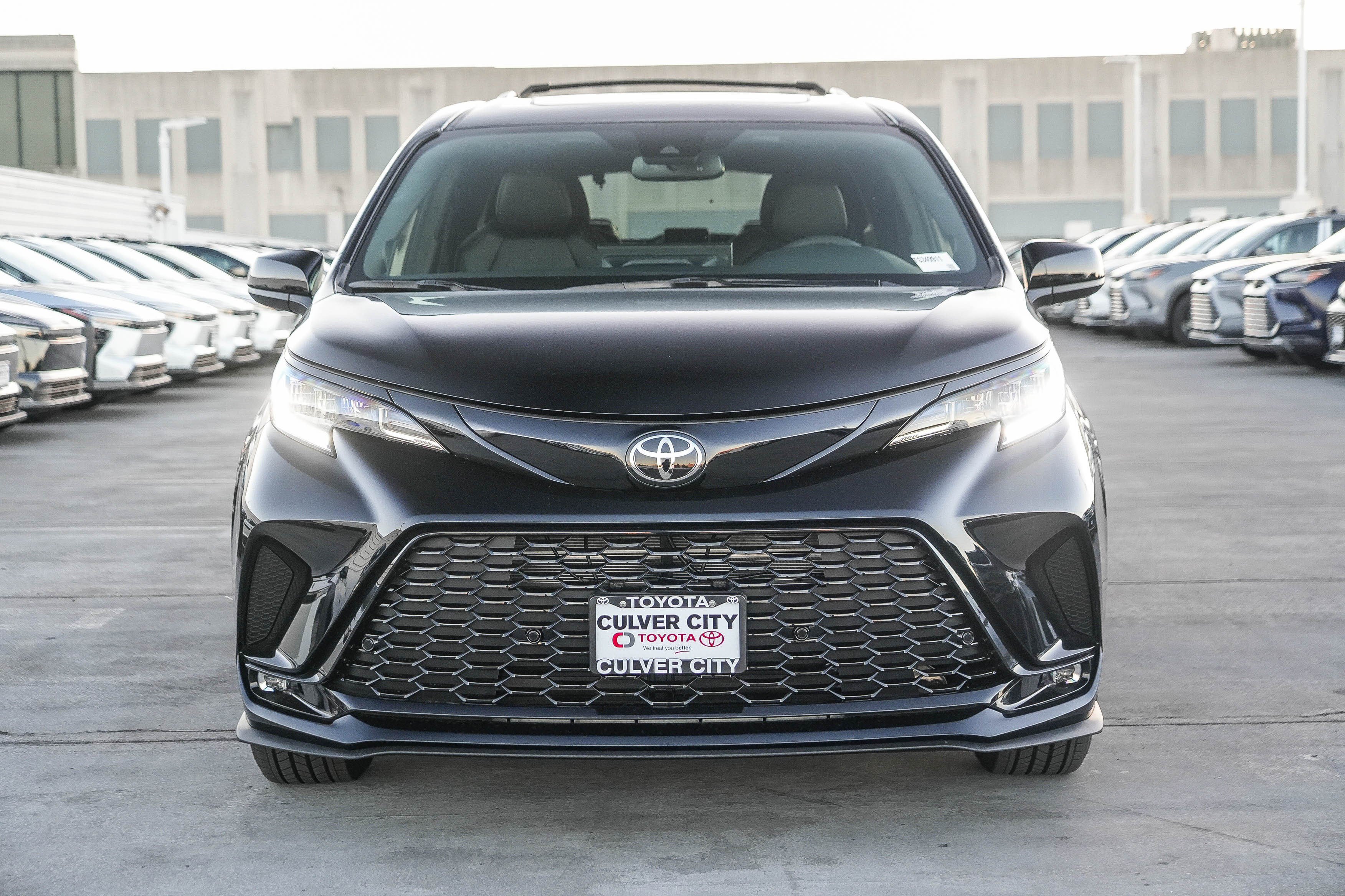 New 2026 Toyota Sienna XSE FWD image 5