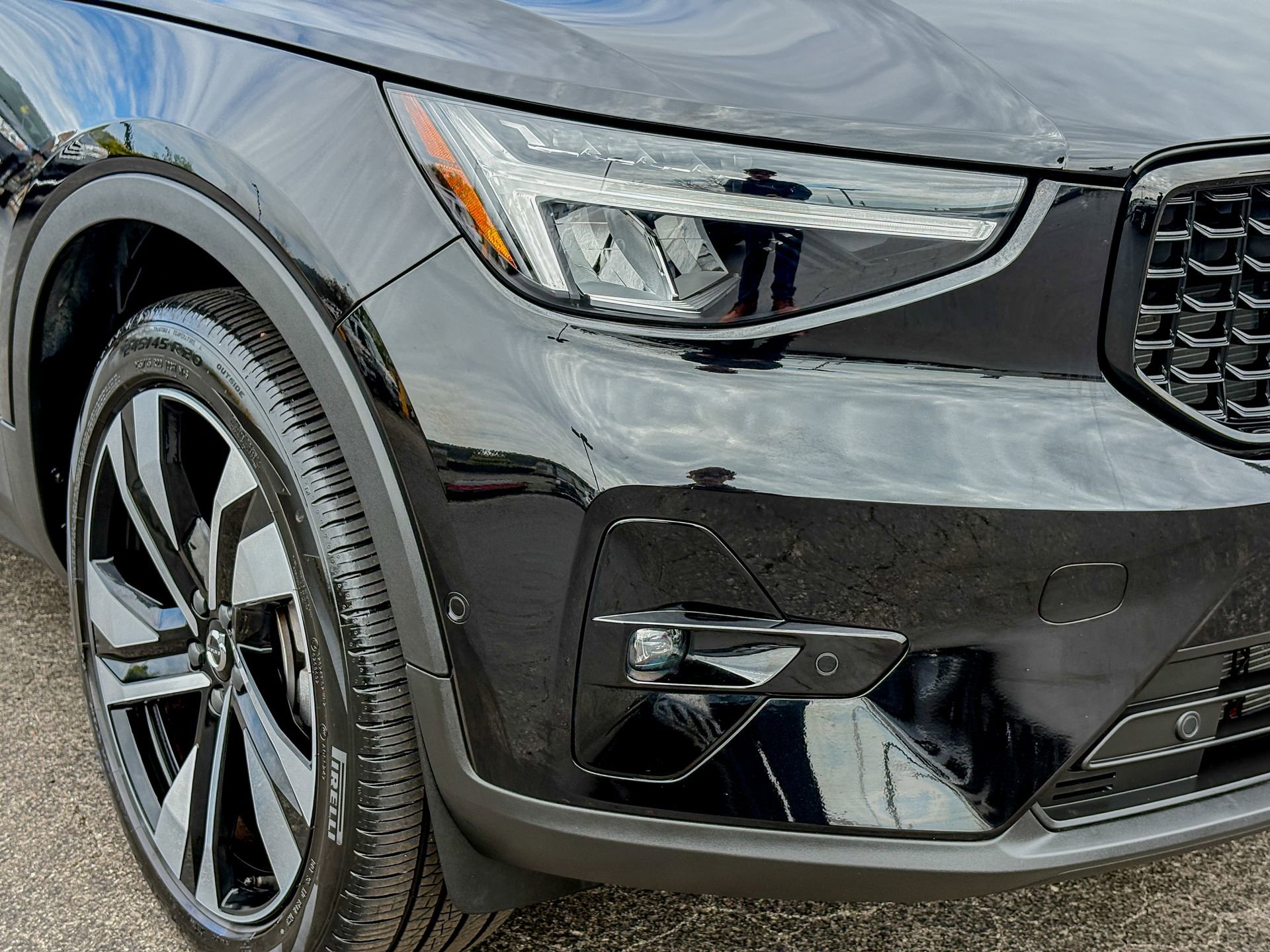 Used 2024 Volvo XC40 B5 Plus w/ Protection Package Premier AWD/4WD image 6