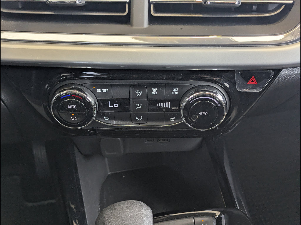 Used 2024 Chevrolet Trax LT w/ Driver Confidence Package FWD image 31