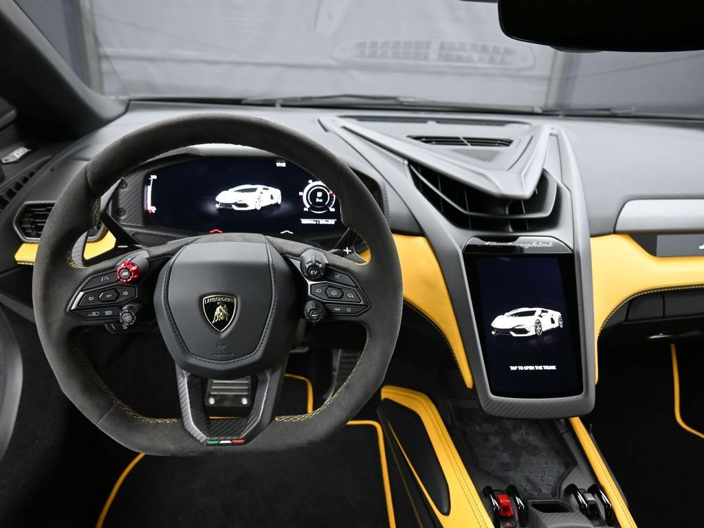 Used 2024 Lamborghini Revuelto image 18