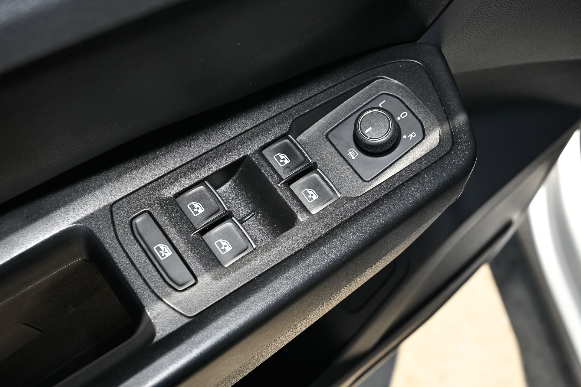 Used 2019 Volkswagen Atlas SE FWD image 25