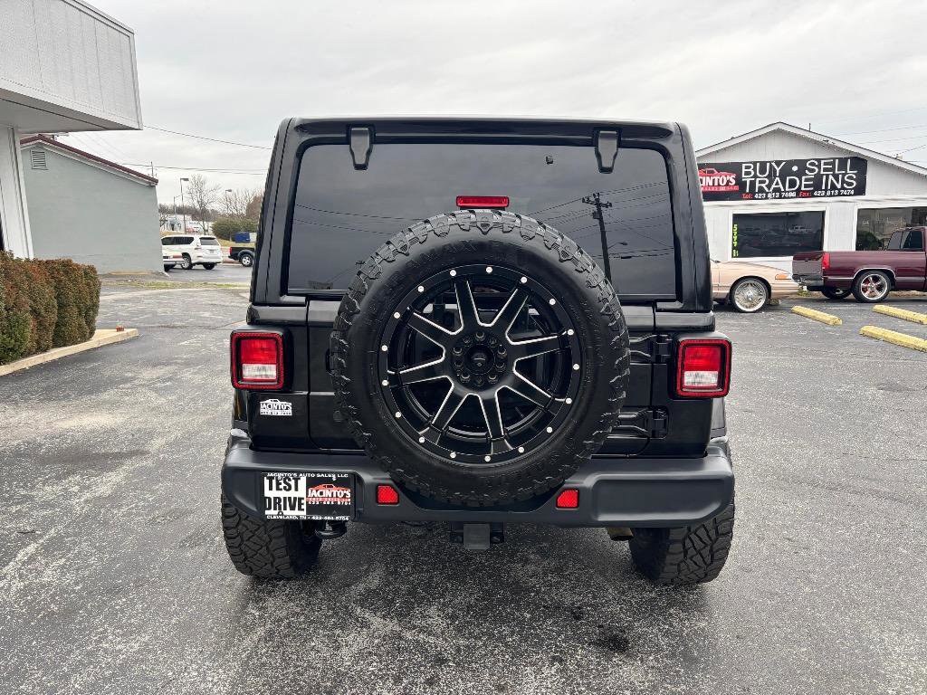 Used 2018 Jeep Wrangler Unlimited Sahara w/ Uconnect 4C Nav & Sound Group AWD/4WD image 7